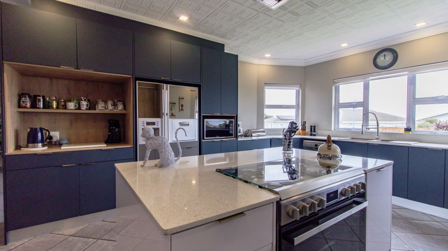 4 Bedroom Property for Sale in Yzerfontein Western Cape